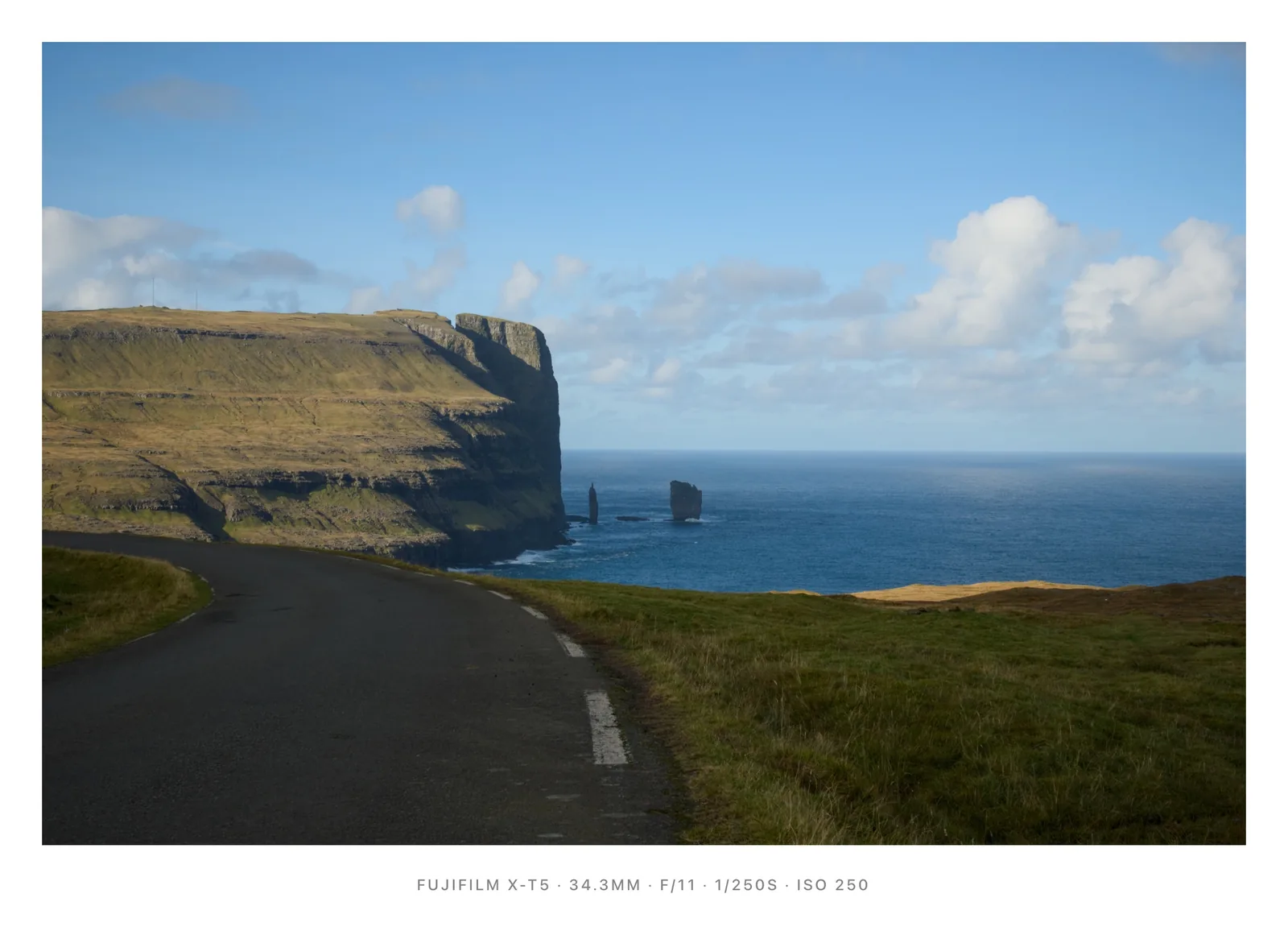 A coastal road framed in One Line